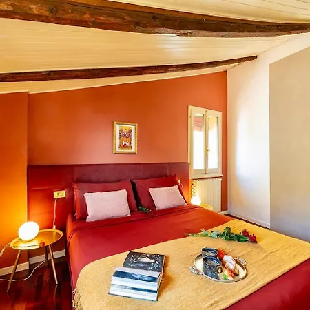 House Of Chariot - In The Heart Of Boloňa