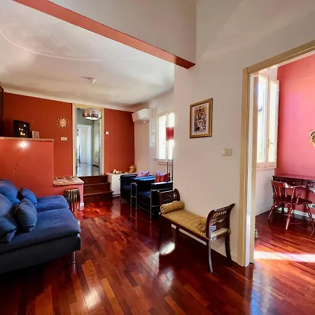House Of Chariot - In The Heart Of Apartment