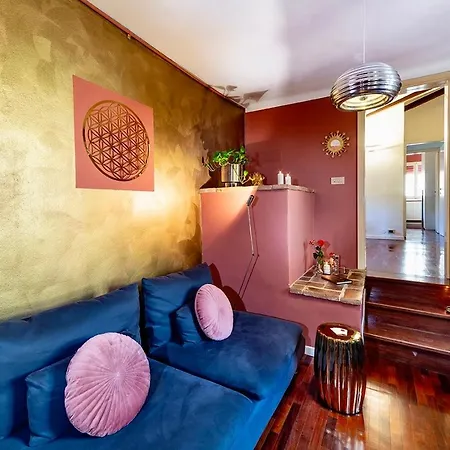 House Of Chariot - In The Heart Of Apartment *