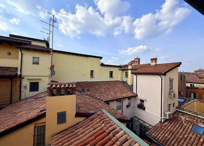 House Of Chariot - Near Piazza Maggiore